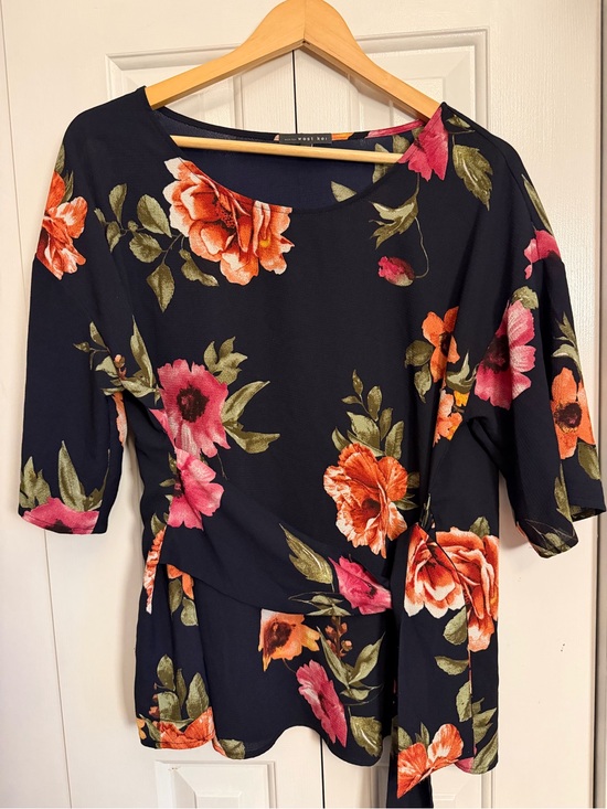 West Kei Tops - Floral Blouse Size Large Floral Blossoms West Kei Julianne Tie Front